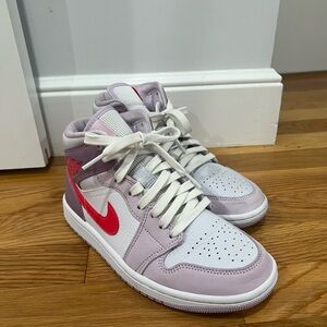 2022 Wmns Air Jordan 1 Mid 'Valentine's Day'